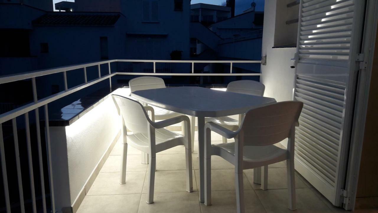 Residencia Platja De Roses Apartment Ngoại thất bức ảnh