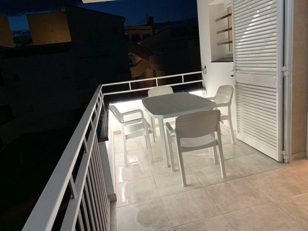 Residencia Platja De Roses Apartment Ngoại thất bức ảnh